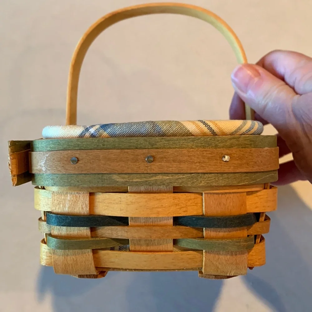 Longaberger 2001 BEE Basket with protector and liner